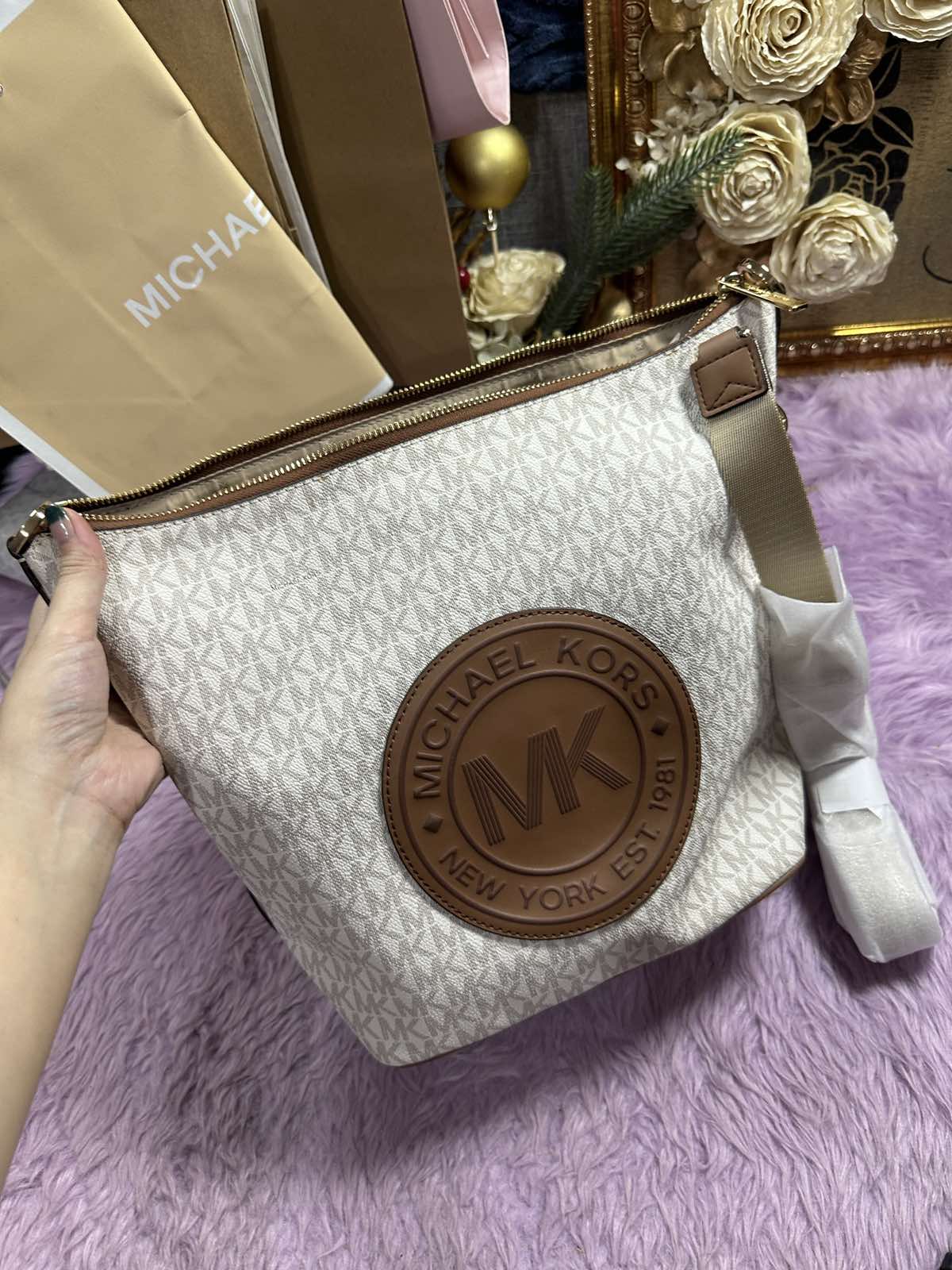 ORIG & IMPORTED Michael Kors MK Fulton Sport Shoulder Bucket Vanilla White Bag