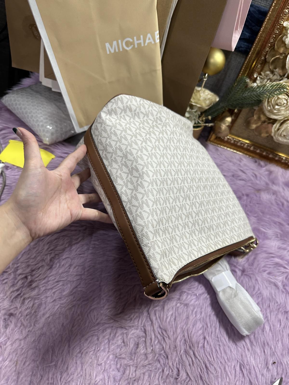 ORIG & IMPORTED Michael Kors MK Fulton Sport Shoulder Bucket Vanilla White Bag