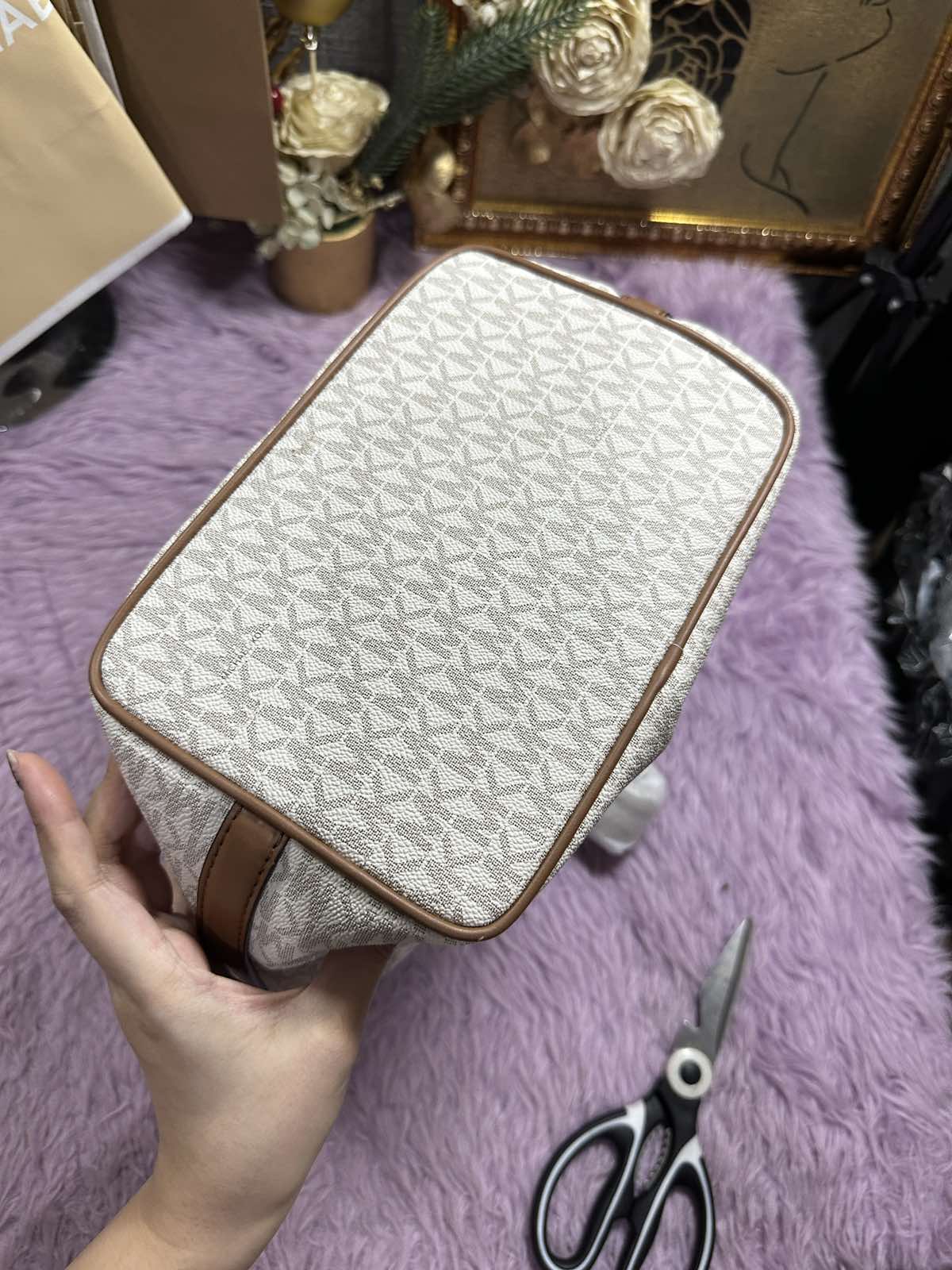 ORIG & IMPORTED Michael Kors MK Fulton Sport Shoulder Bucket Vanilla White Bag