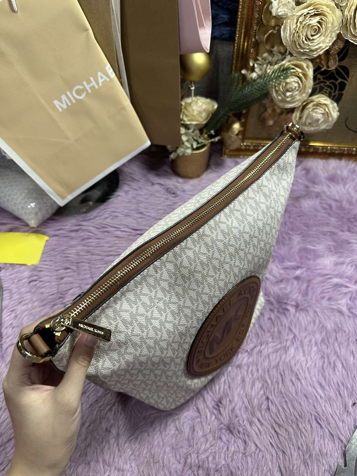 ORIG & IMPORTED Michael Kors MK Fulton Sport Shoulder Bucket Vanilla White Bag