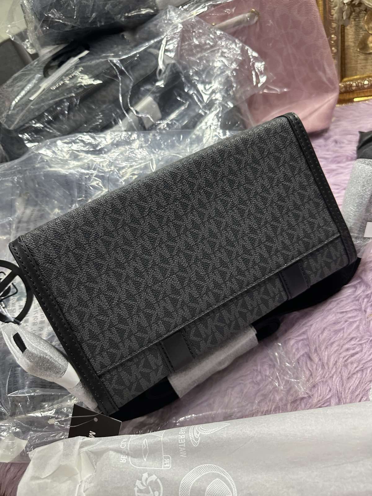 ORIG & IMPORTED Michael Kors MK Cooper Signature Logo Trunk Crossbody Men's Bag Black