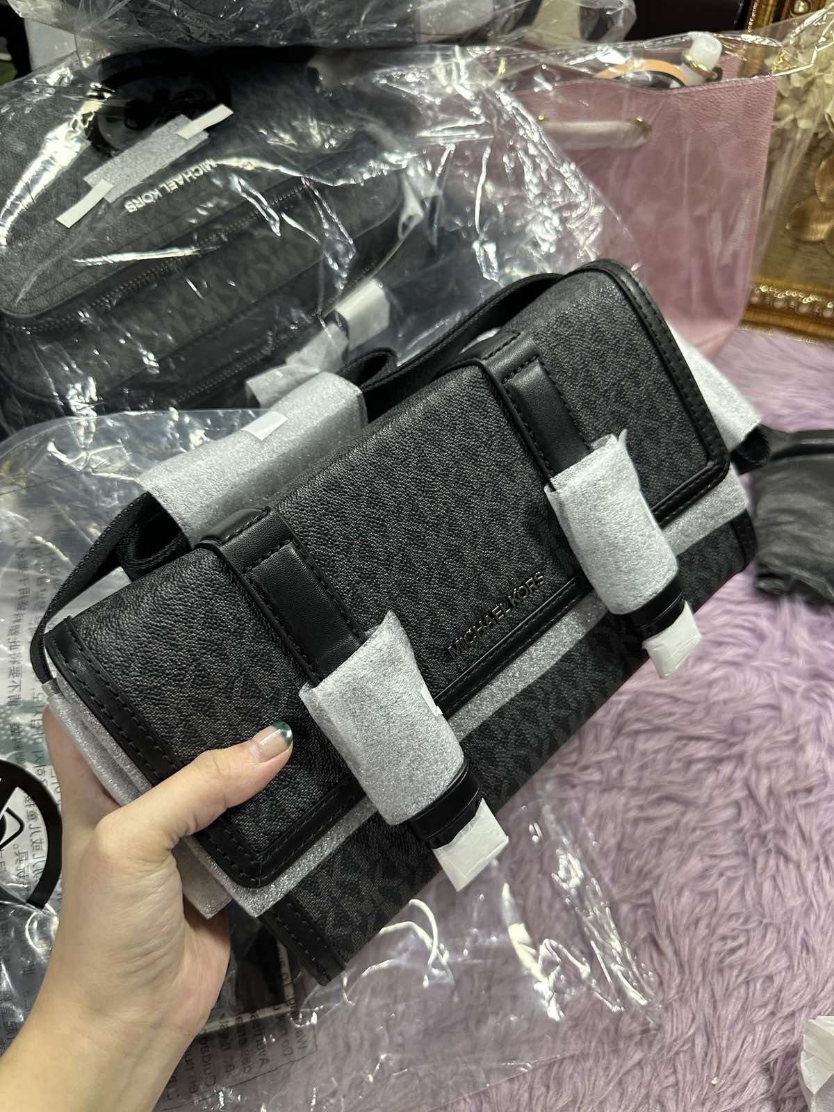 ORIG & IMPORTED Michael Kors MK Cooper Signature Logo Trunk Crossbody Men's Bag Black