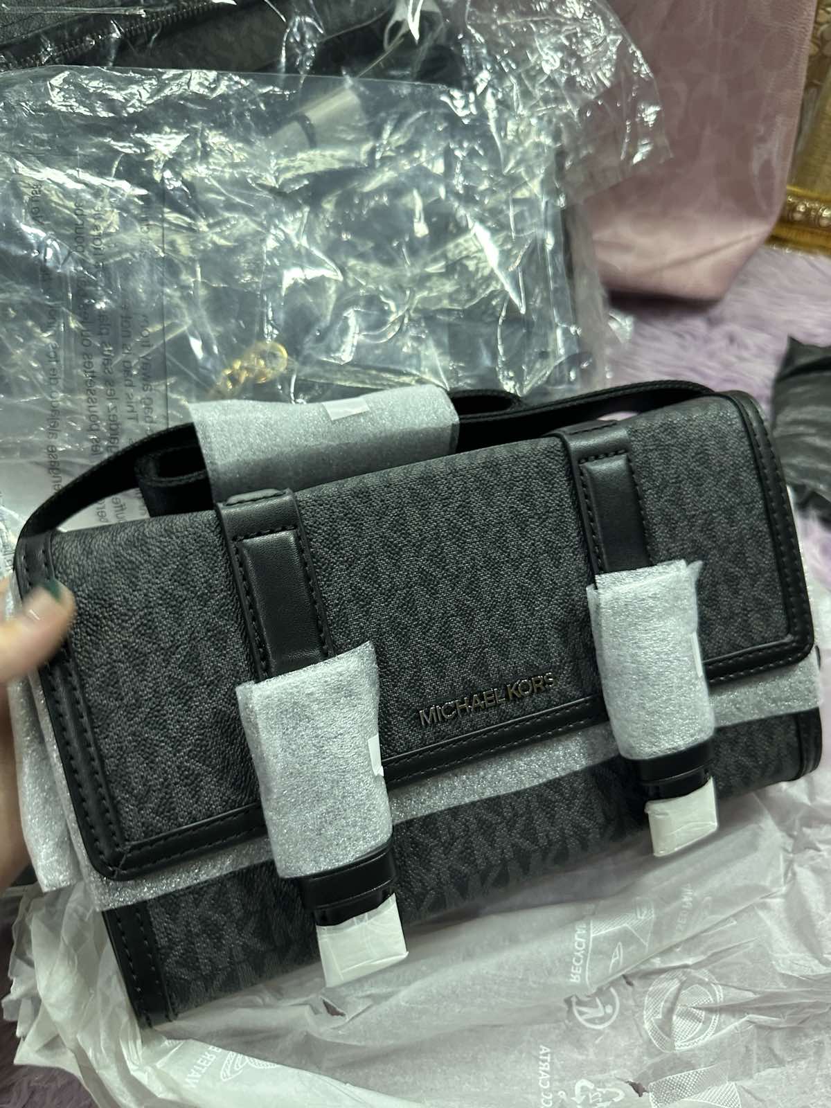 ORIG & IMPORTED Michael Kors MK Cooper Signature Logo Trunk Crossbody Men's Bag Black