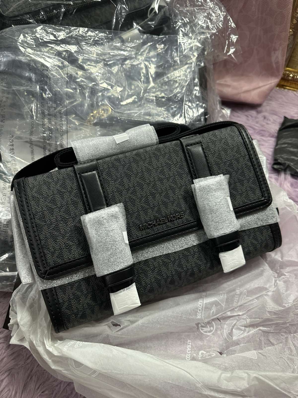 ORIG & IMPORTED Michael Kors MK Cooper Signature Logo Trunk Crossbody Men's Bag Black