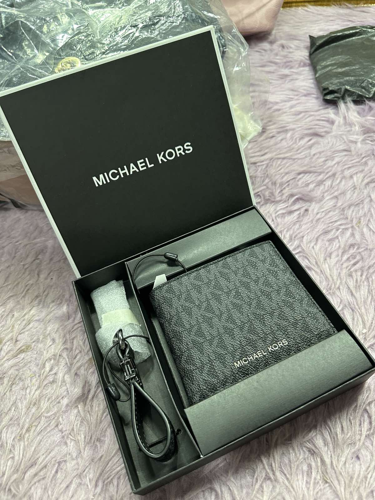 ORIG & IMPORTED Michael Kors Logo Wallet and Key Chain Gift Set Men's Wallet Black