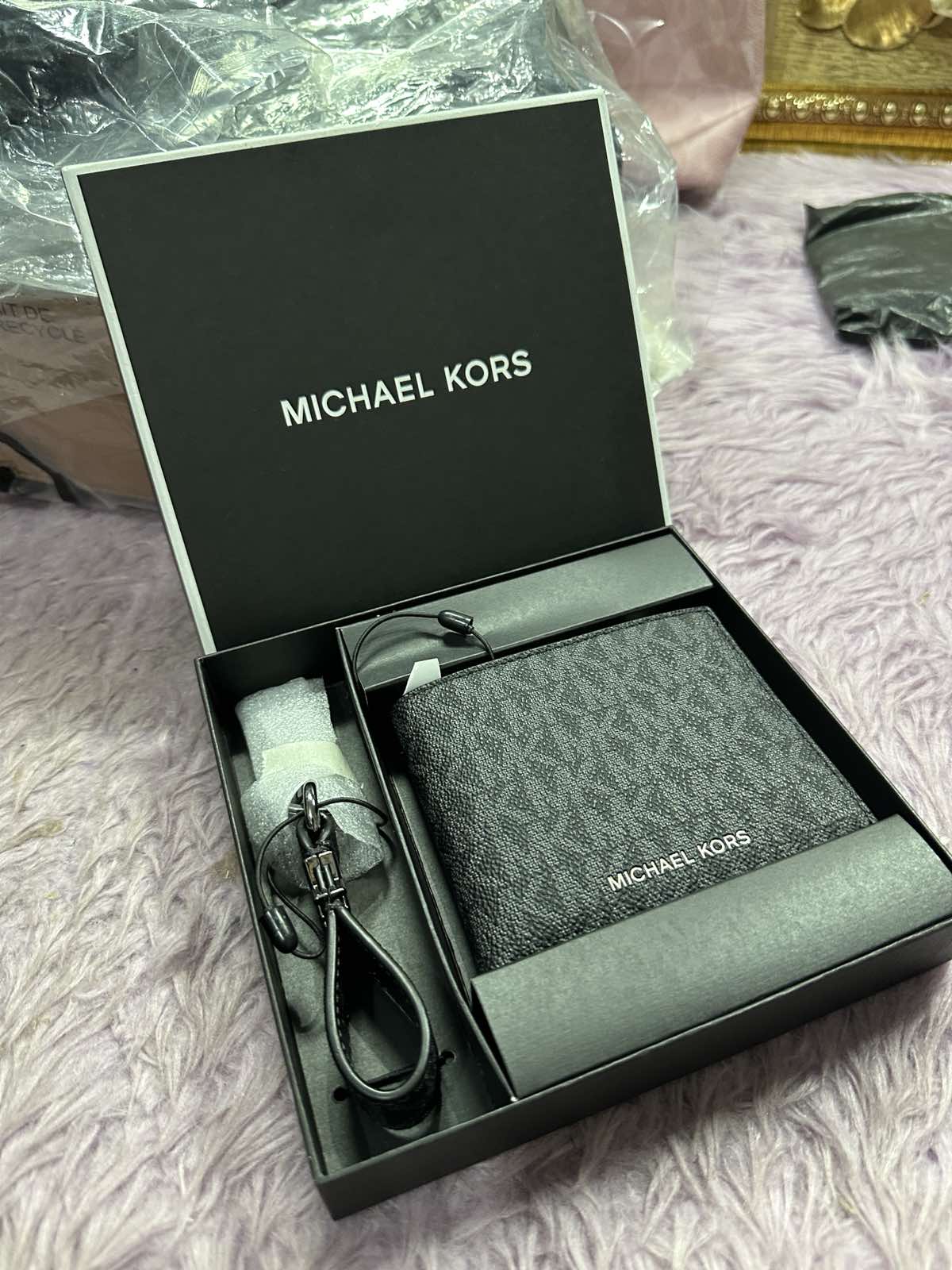 ORIG & IMPORTED Michael Kors Logo Wallet and Key Chain Gift Set Men's Wallet Black