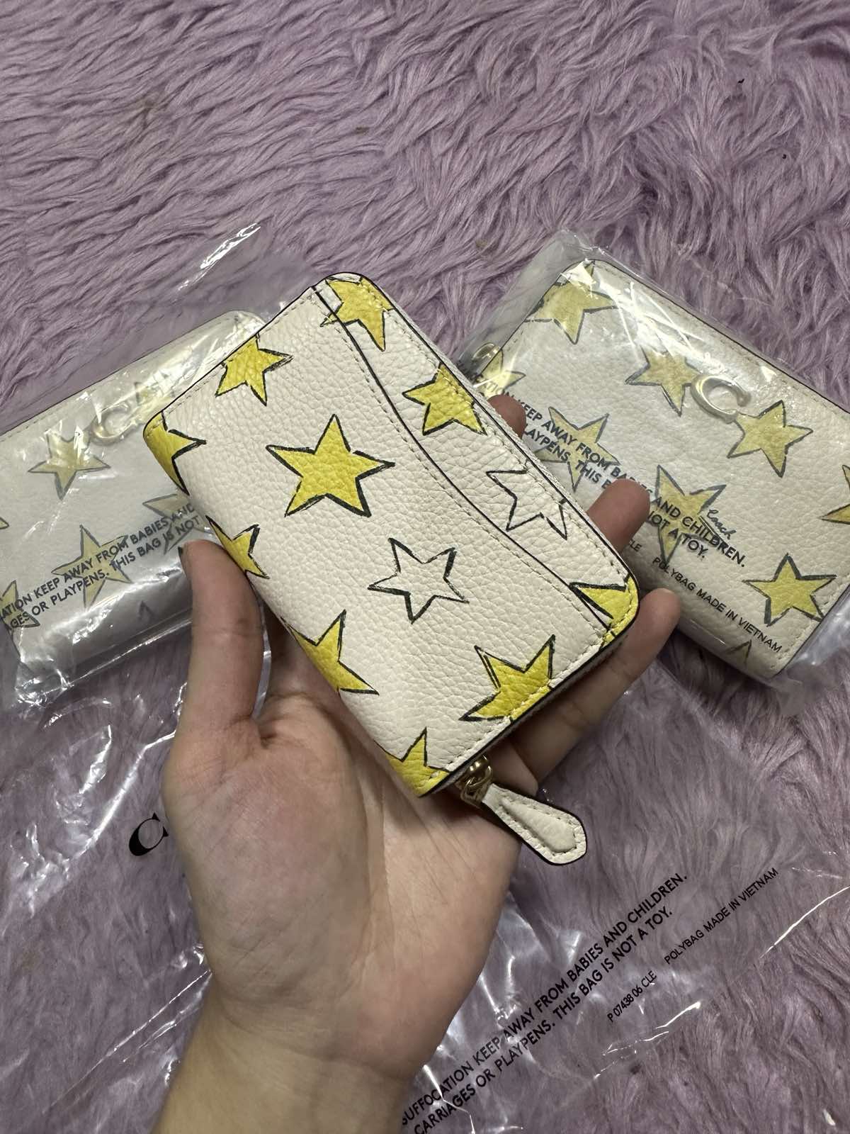 ORIG & IMPORTED Coach Essential Small Zip Around Card Case Star Print White Wallet