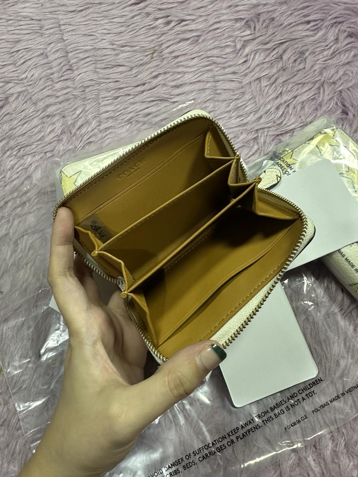 ORIG & IMPORTED Coach Essential Small Zip Around Card Case Star Print White Wallet