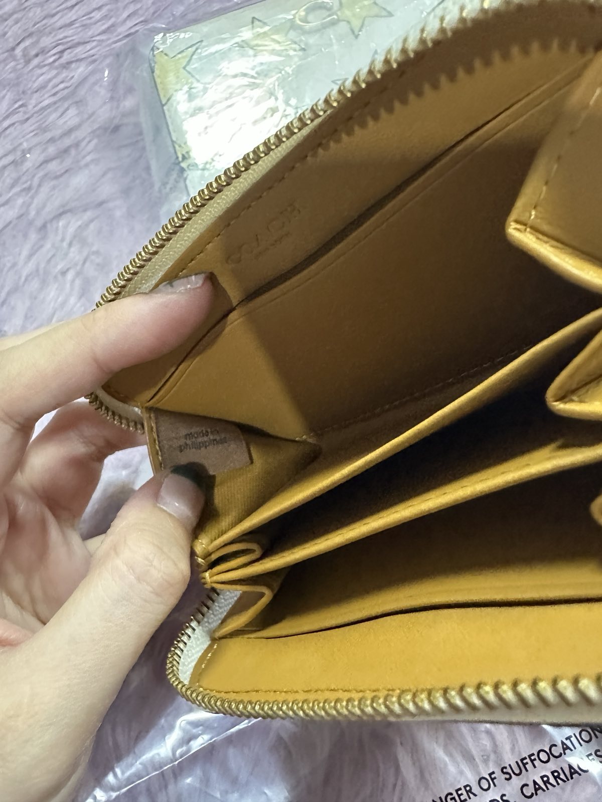 ORIG & IMPORTED Coach Essential Small Zip Around Card Case Star Print White Wallet