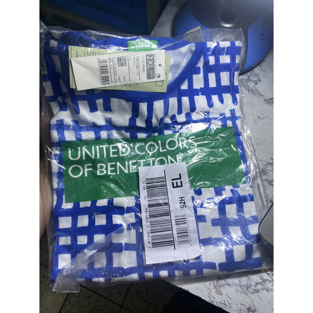AUTHENTIC/ORIGINAL United Colors of Benetton T-shirt with allover logo print for kids/toddler