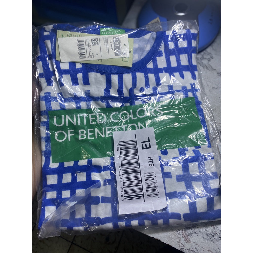 AUTHENTIC/ORIGINAL United Colors of Benetton T-shirt with allover logo print for kids/toddler