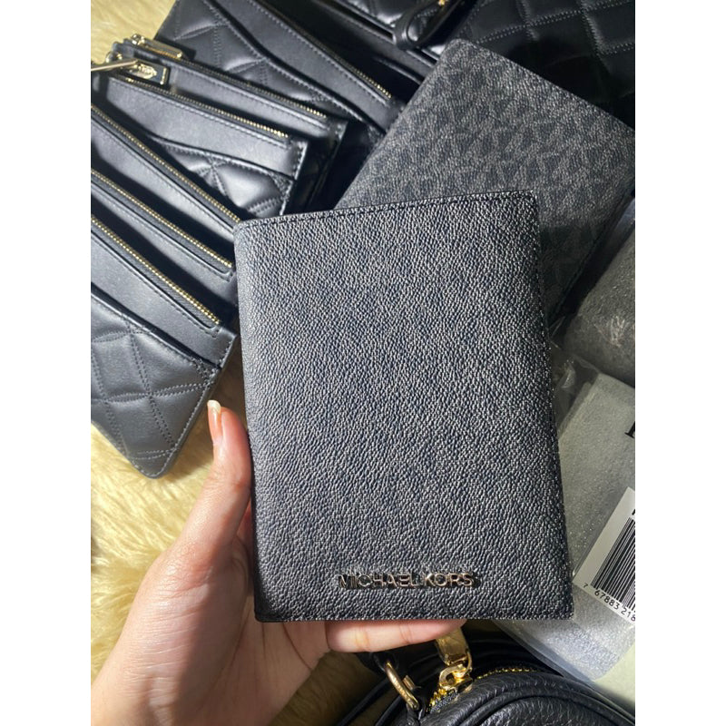 AUTHENTIC/ORIGINAL Mchael Kors MK Jet Set Travel Passport Holder Wallet Case