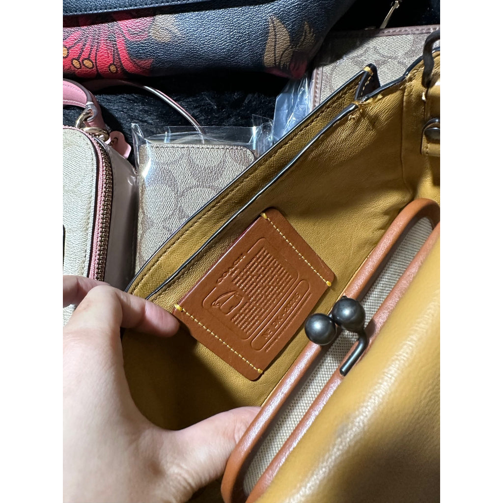 SALE! ❤️ AUTHENTIC/ORIGINAL Coach Dinky Black Retail Small Clutch Bag