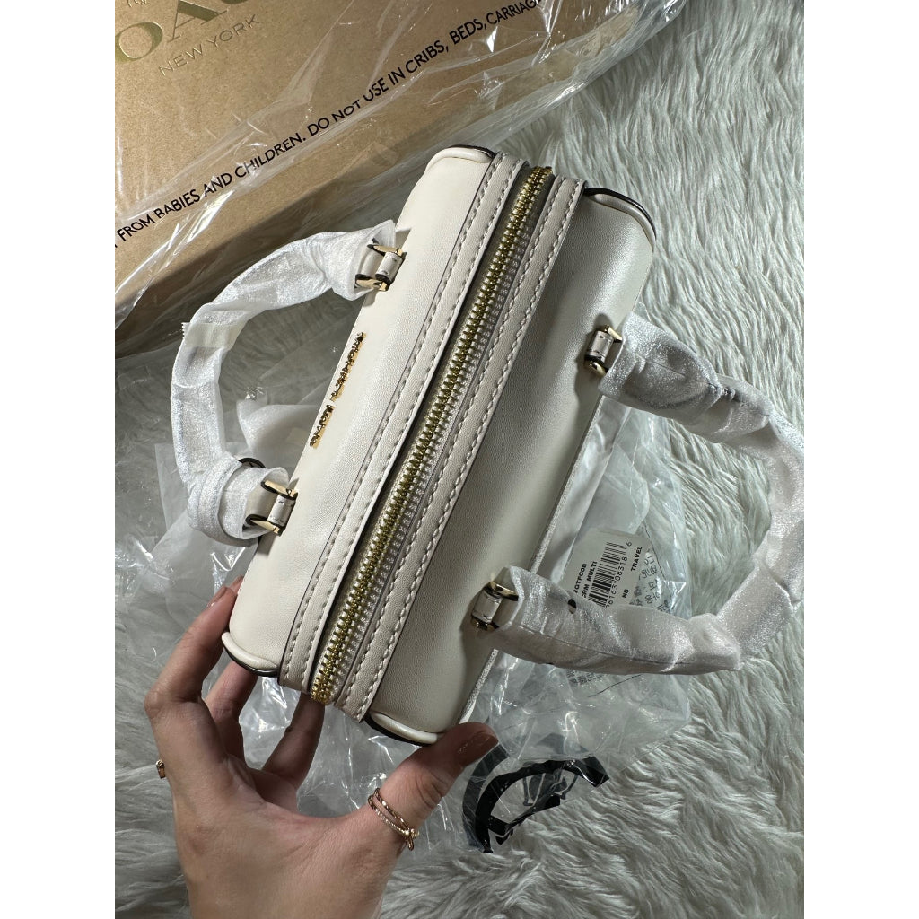 SALE! ❤️ AUTHENTIC/ORIGINAL Michael K0rs MK Jet Set Travel Small Duffle Crossbody Bag White