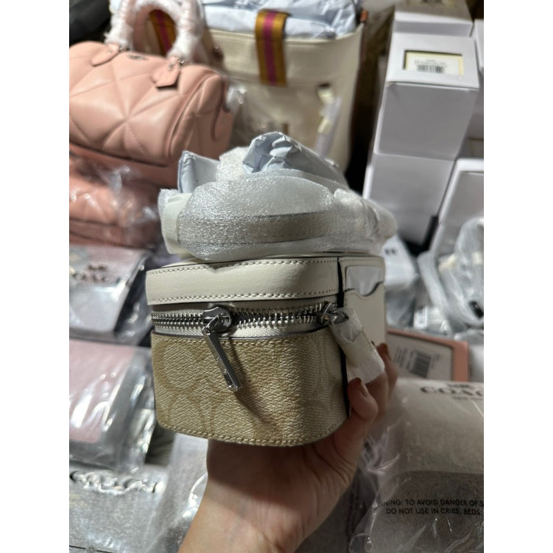 AUTHENTIC/ORIGINAL COACH Small Train Case Crossbody Bag in Light Khaki/White