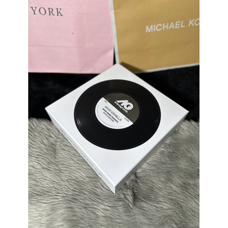AUTHENTIC/ORIGINAL Ariana Grande MOD Vanilla Limited Edition Vinyl Series Gift Set 2023