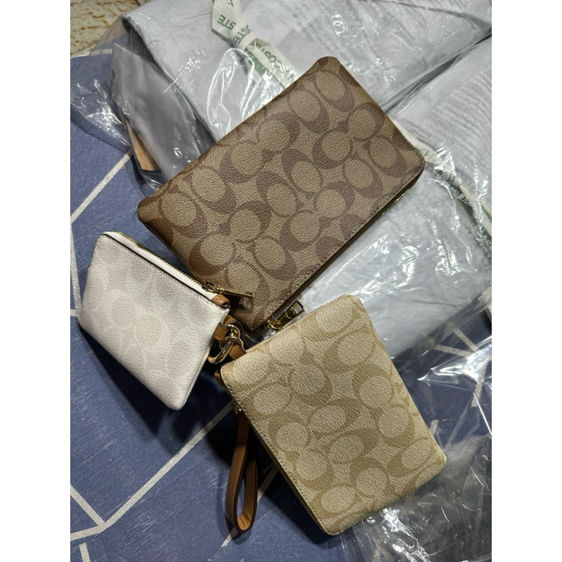 AUTHENTIC/ORIGINAL COACH Corner Zip Trio Wallet Wristlet Khaki Multi