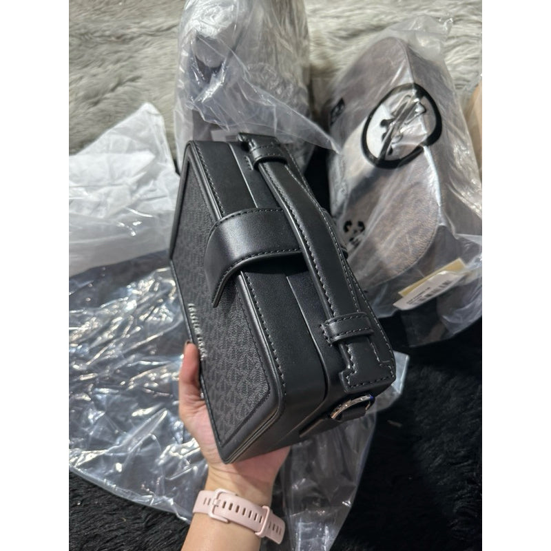 AUTHENTIC/ORIGINAL Michael K0rs MK Cooper Black Lunch Box Top Handle Crossbody Men's Bag