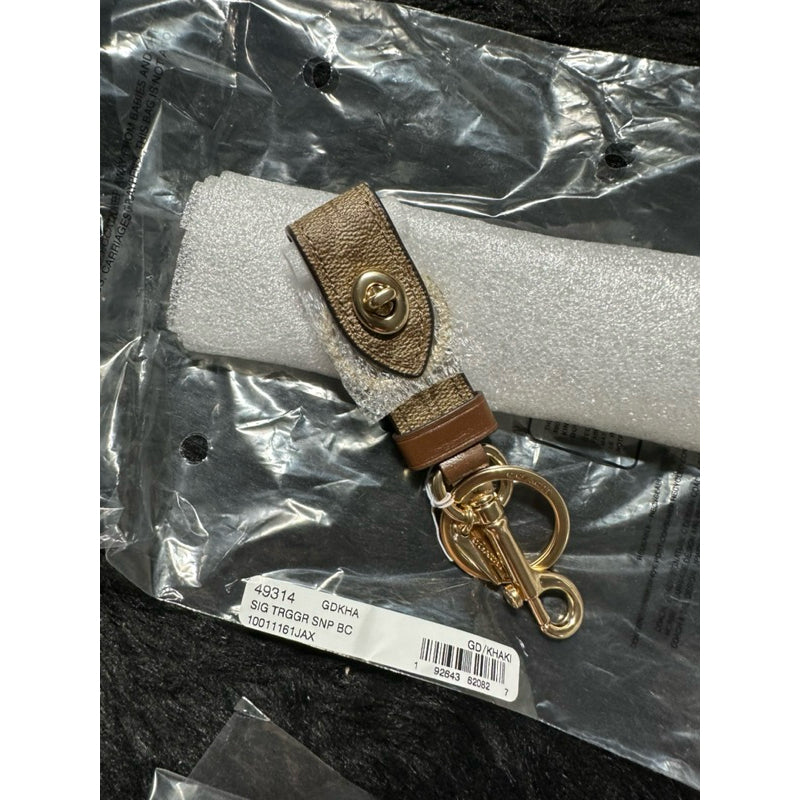AUTHENTIC COACH Trigger Snap Bag Charm Keychain In Signature Canvas in Gold/KHAKI