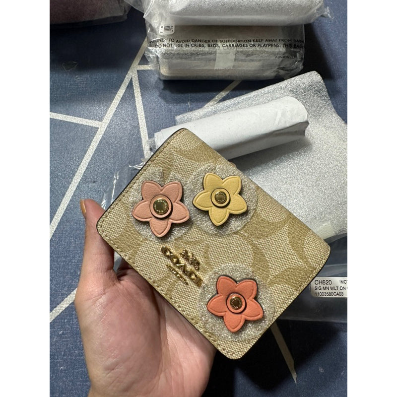 AUTHENTIC/ORIGINAL Coach Mini Wallet On A Chain Sling In Signature Canvas With Floral Applique