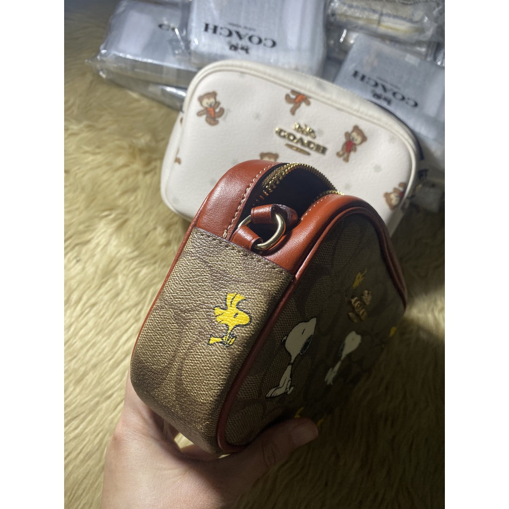 AUTHENTIC/ORIGINAL Coach X Peanuts Mini Jamie Camera Bag In Signature Canvas With Snoopy Woodstock P